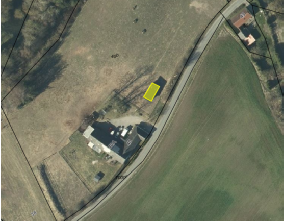 Luftfoto over ejendommen, der viser placeringen af læskuret.