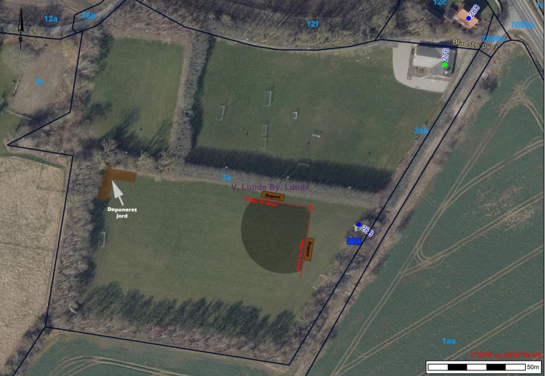 Oversigtsplan, der viser placering af hegn og container på baneanlægget.
