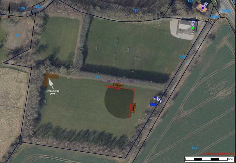 Oversigtsplan, der viser placering af hegn og container på baneanlægget.