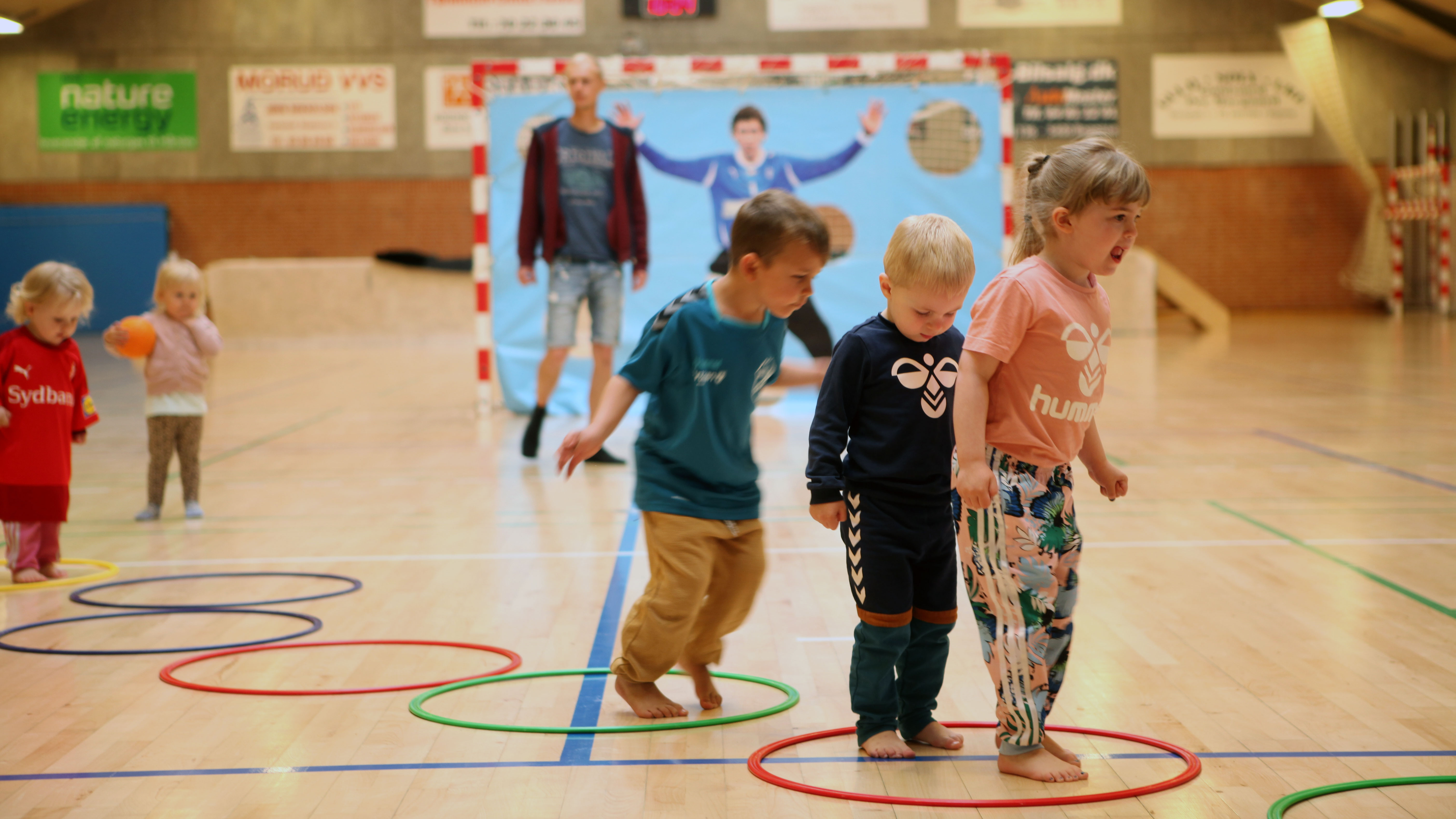 Trille-Trolle-håndbold for de mindste i Hårslev-hallen.