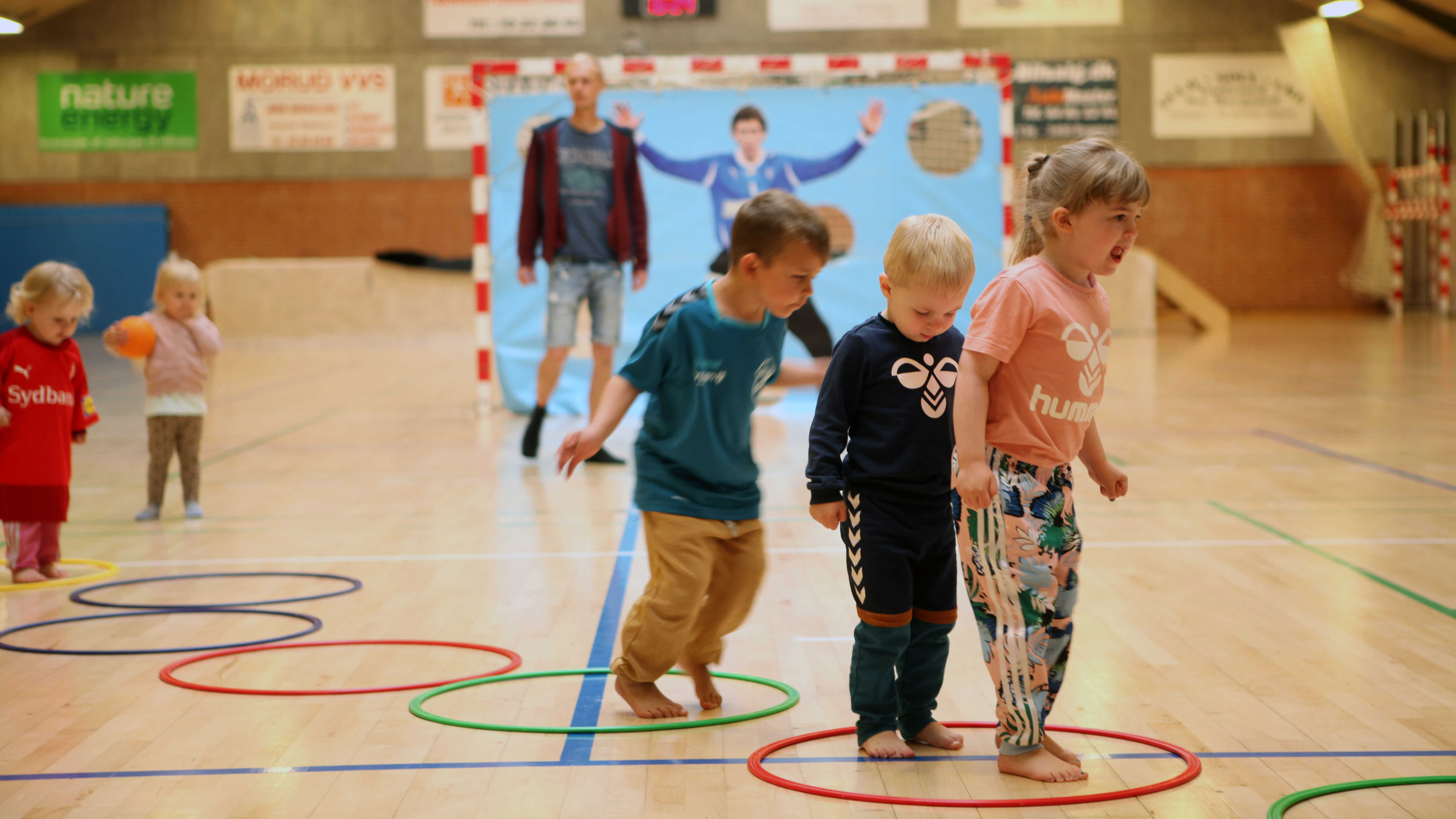 Trille-Trolle-håndbold for de mindste i Hårslev-hallen.