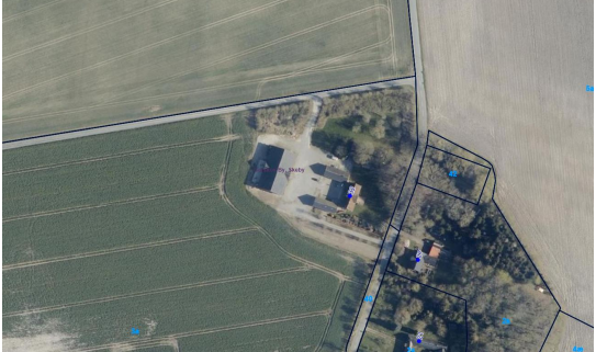 Luftfoto 2: Ejendommens eksisterende bebyggelse.