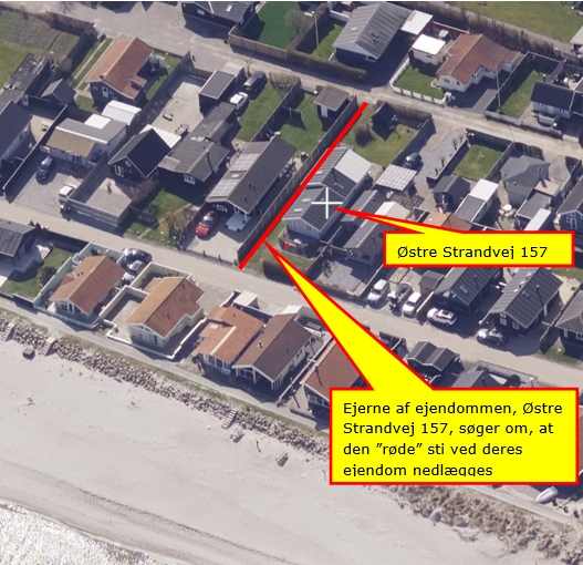 Skråfoto over området, der viser hvor stien, som ønskes nedlagt, går.