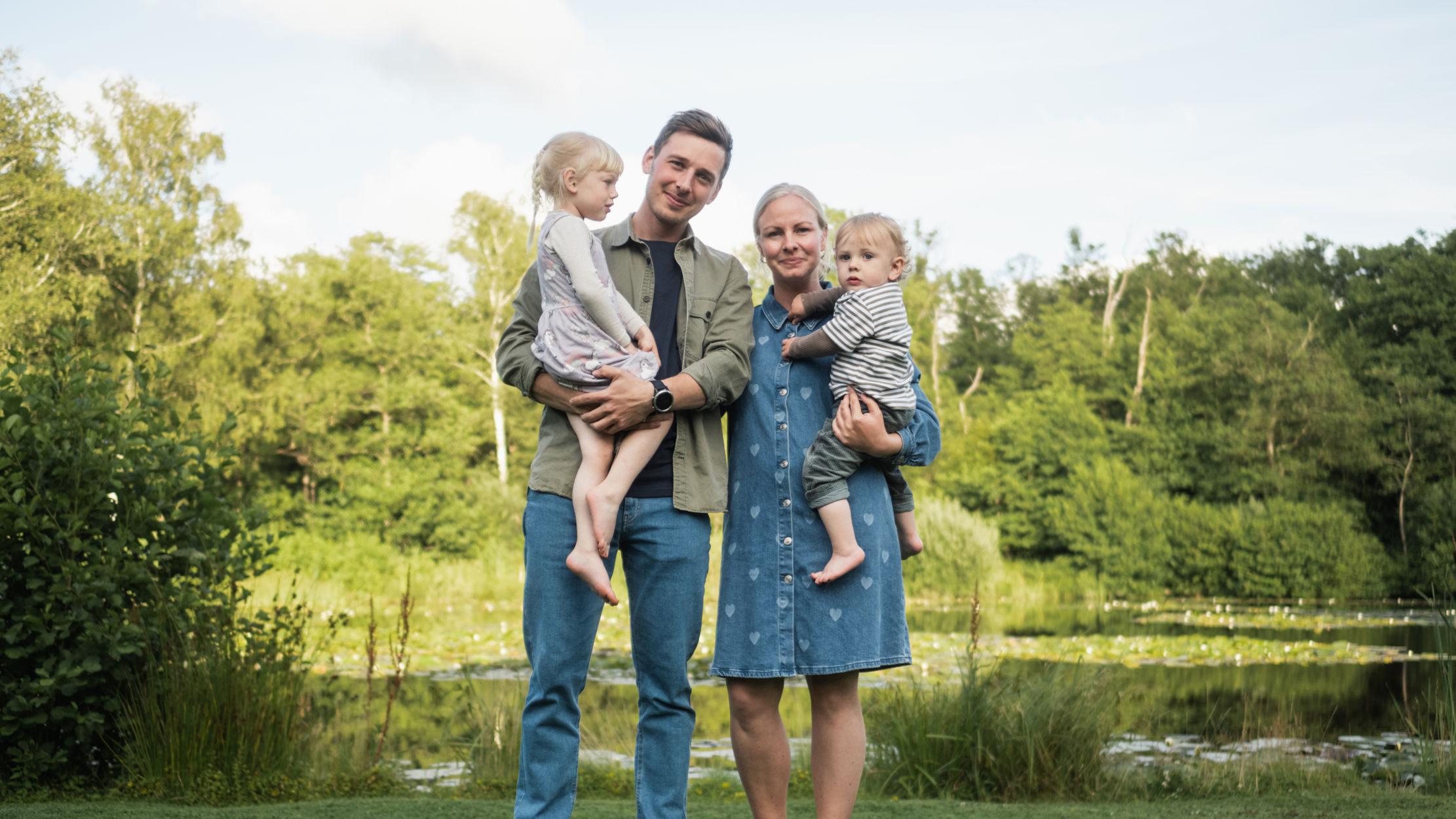 Portrætbillede af familie fra Morud - Thomas og Nadia
