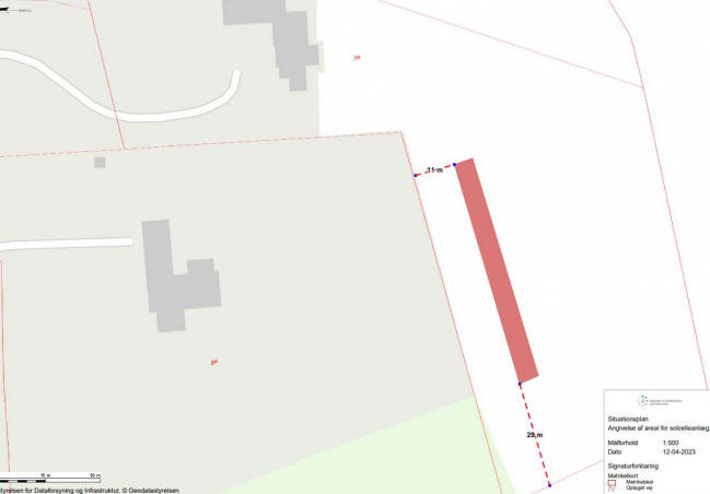 Oversigtsfoto over ejendommen, der viser placeringen af solcellerne.