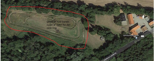 Placering af motocrossbanen på ejendommen