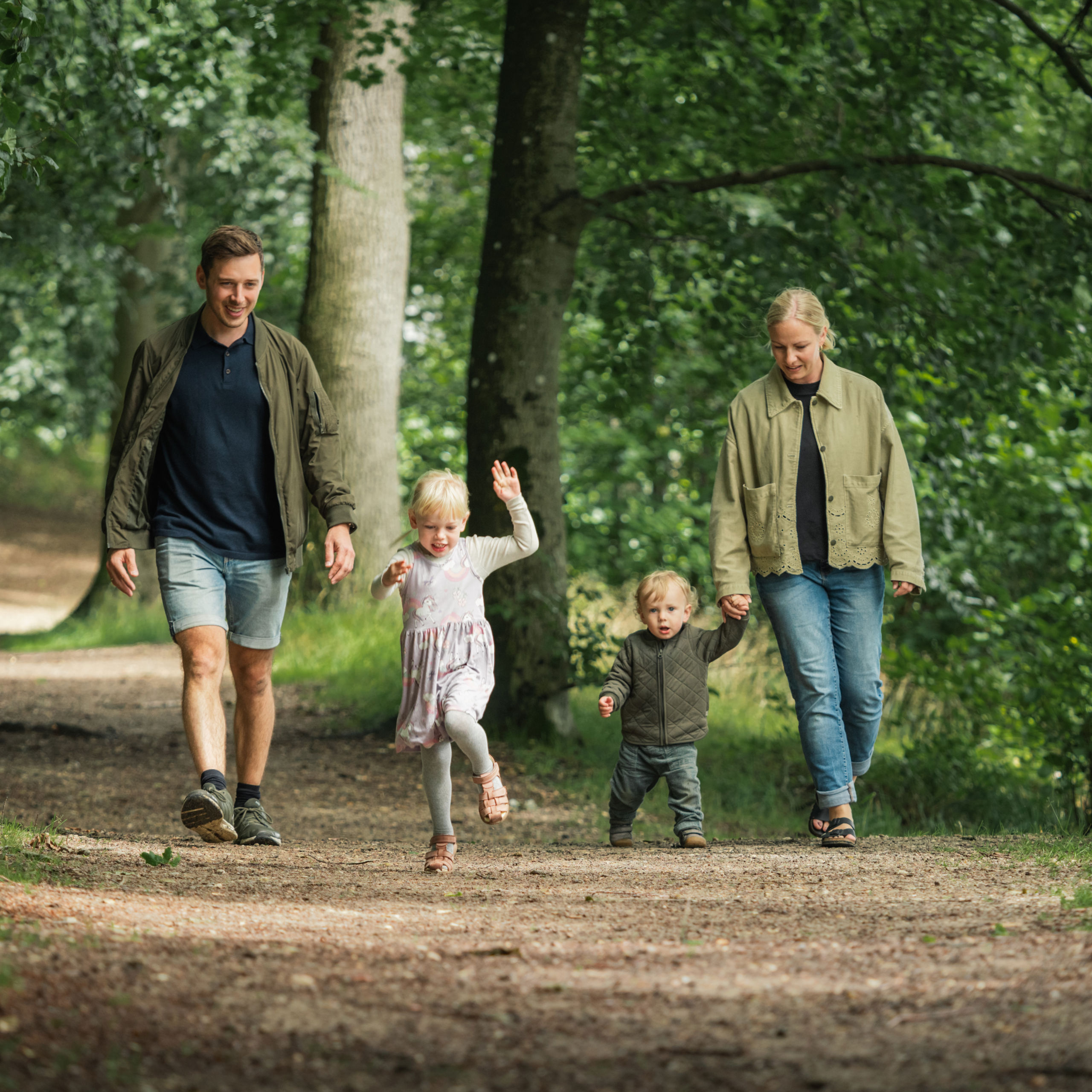 Familie fra Morud på gåtur i Langesøskoven.