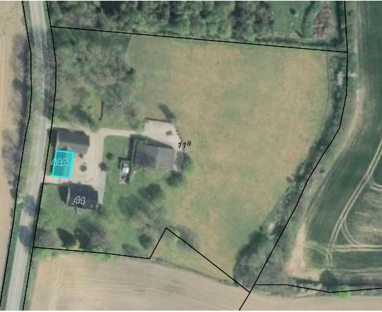 Luftfoto - bygningen er vist med turkis farve.