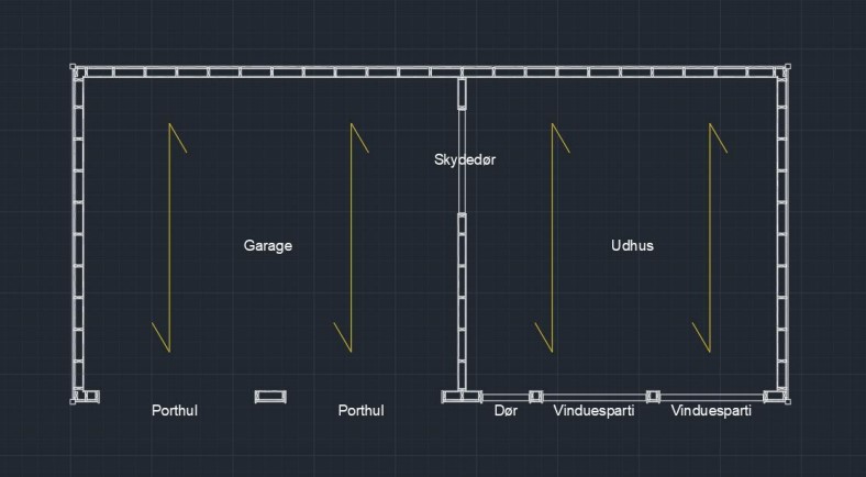 Plantegning, der viser placering af garage og udhus samt adskillelse med skydedør.