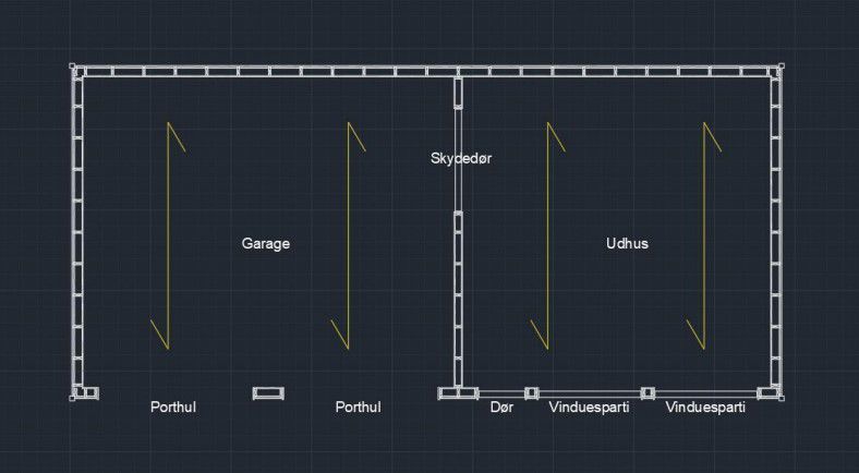 Plantegning, der viser placering af garage og udhus samt adskillelse med skydedør.